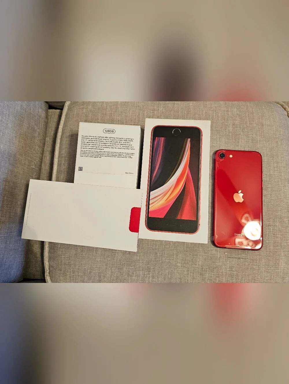 Apple iPhone SE Red with EarPods and Charger Locked